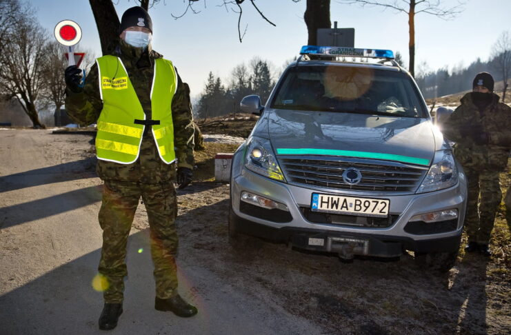 Wyrywkowe kontrole sanitarne na granicach. W ciągu tygodnia skontrolowano ponad 50 tys. osób Straż Graniczna