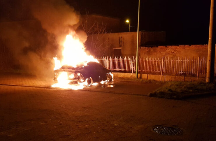 Pożar samochodu w Lubsku Pożar samochodu w Lubsku