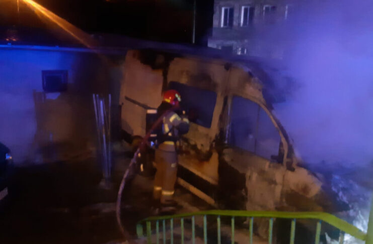 Pożar samochodu w Lubsku na ul. Zamkowej