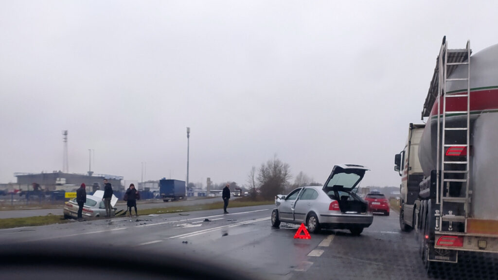 Wypadek w Żarach na obwodnicy
