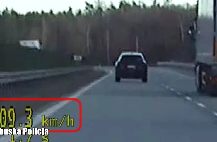 Audi jechało z prędkością 209 km/h – niebezpieczną jazdę przerwali policjanci Audi jechało z prędkością 209 km/h - niebezpieczną jazdę przerwali policjanci