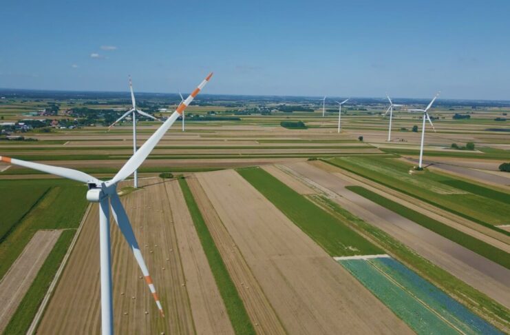 Grupa ORLEN kupuje kolejne farmy fotowoltaiczne i wiatrowe. Elementy inwestycji produkowane są w Żarach Grupa ORLEN kupuje kolejne farmy fotowoltaiczne i wiatrowe